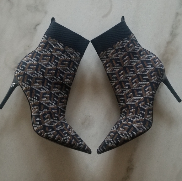 Guess Ankle Booties - Picture 1 of 4